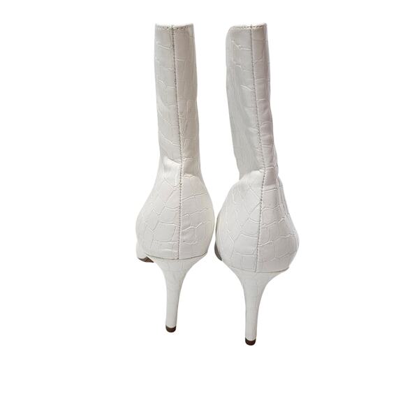 Revolve Raye White East Bootie - Picture 6 of 9